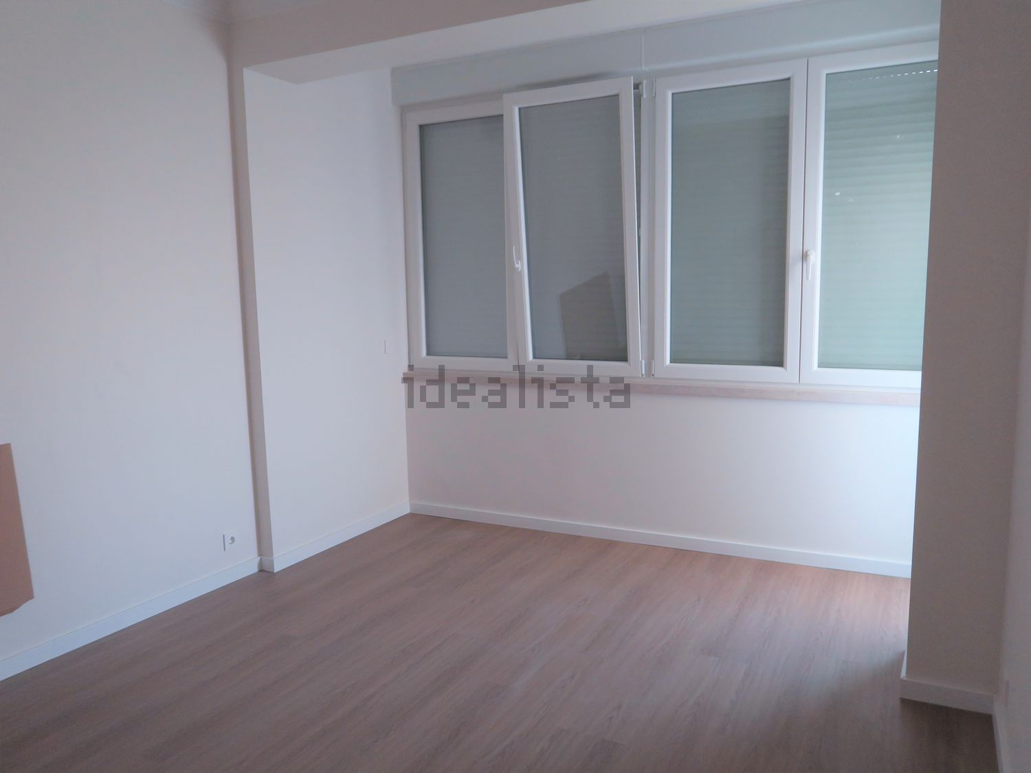 出租公寓 t1在 Av. Padre Himalaia - 客厅