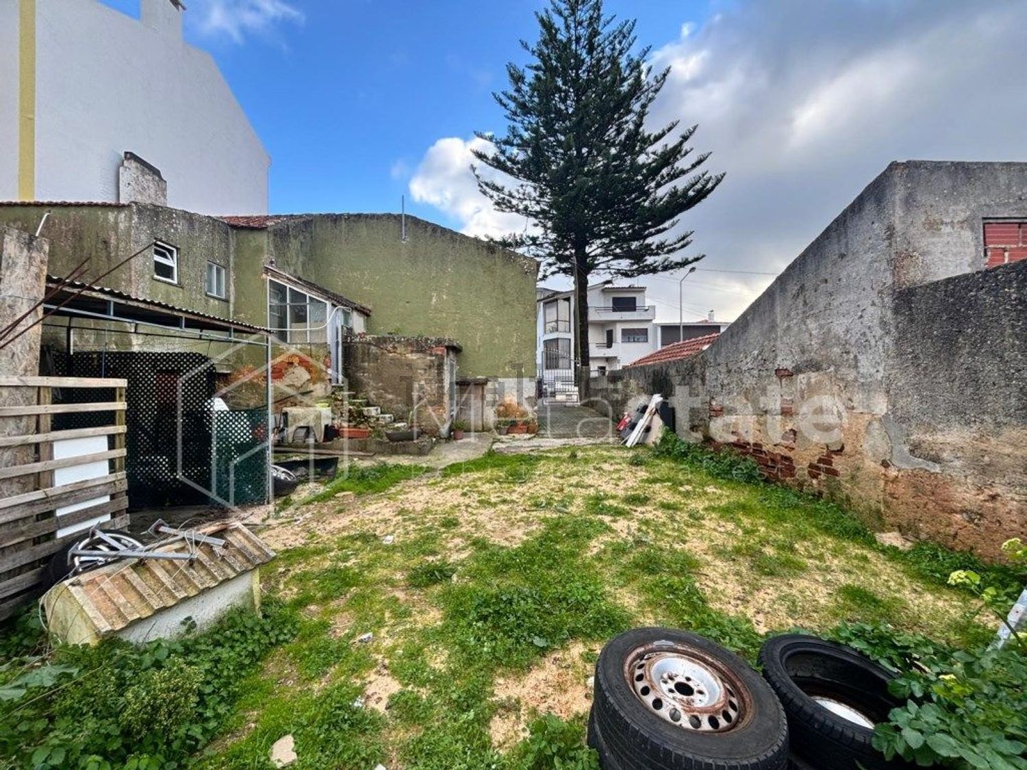双拼别墅出售在Rua Arquitecto Cottinelli Telmo - 外立面