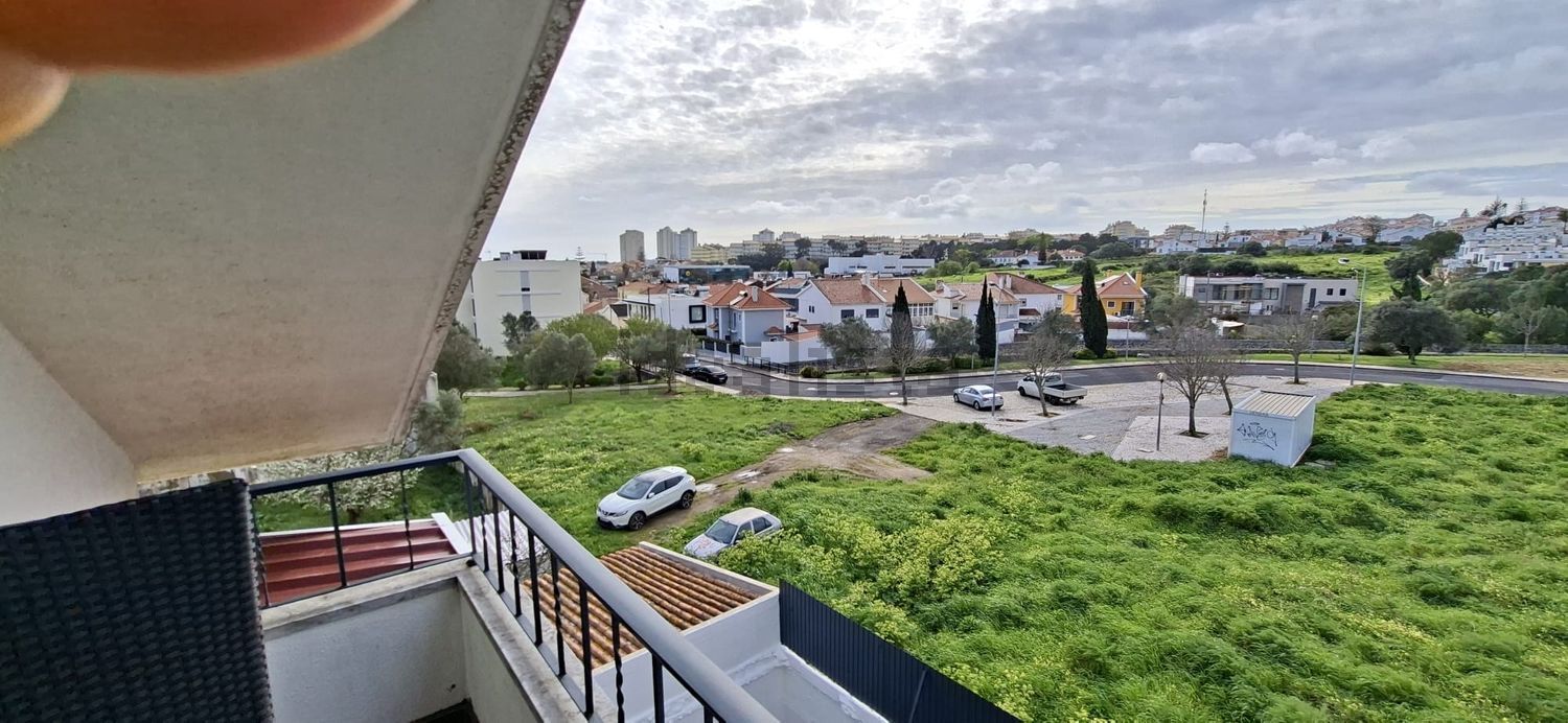 小楼房或独栋别墅出售在 Carcavelos Central - 露台