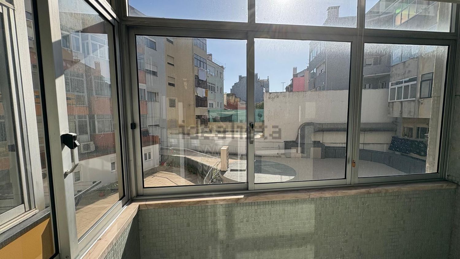 出租公寓 t1在Rua Portugal Durão, 5 - 阳台