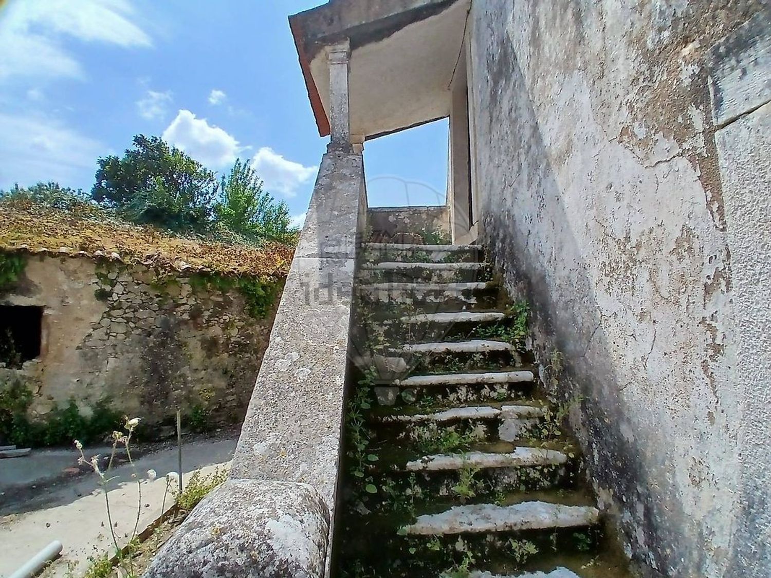 小楼房或独栋别墅出售在Rua Cumeira de Cima - 详情