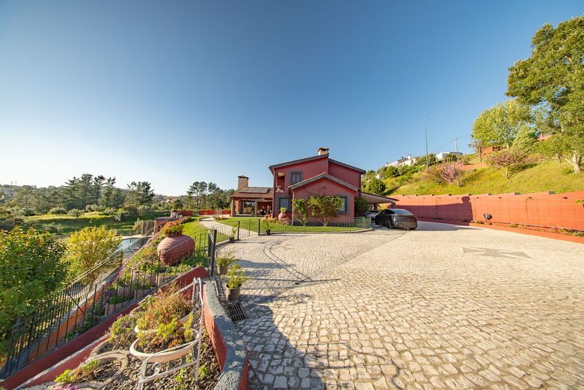 小楼房或独栋别墅出售在Rua Casalinho, 19