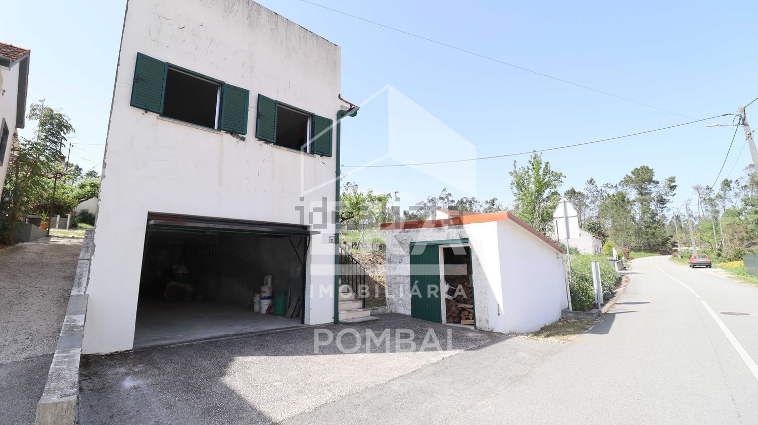 小楼房或独栋别墅出售在 Vila Cã - 外立面