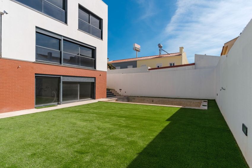 小楼房或独栋别墅出售在Praceta da Espargueira