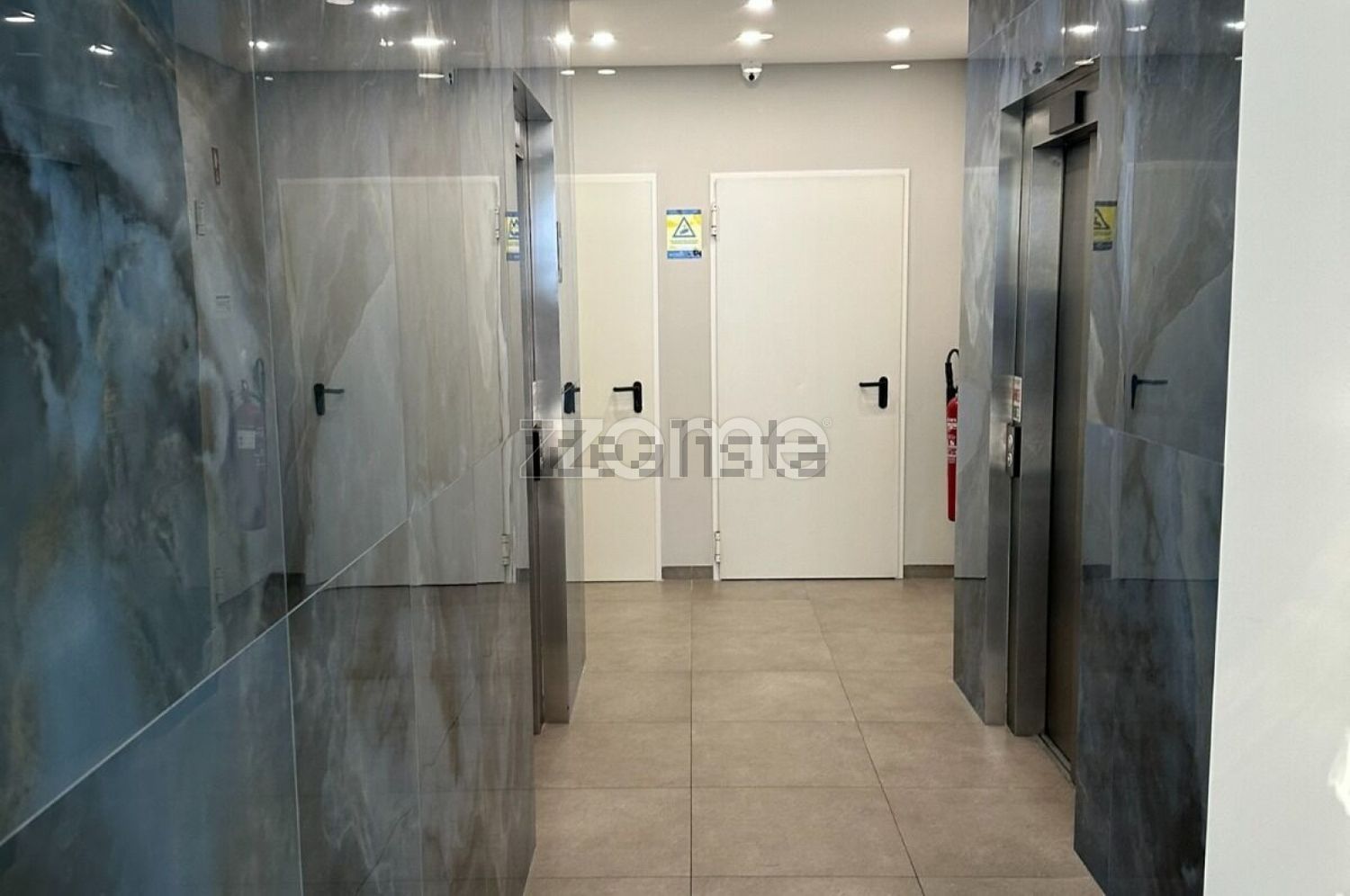 出租公寓 t3在Avenida Descobertas, 84 - 前厅