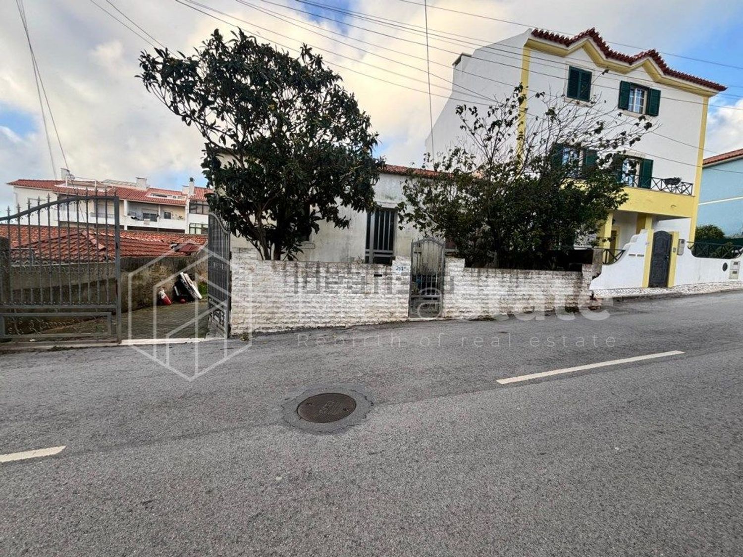 双拼别墅出售在Rua Arquitecto Cottinelli Telmo - 外立面