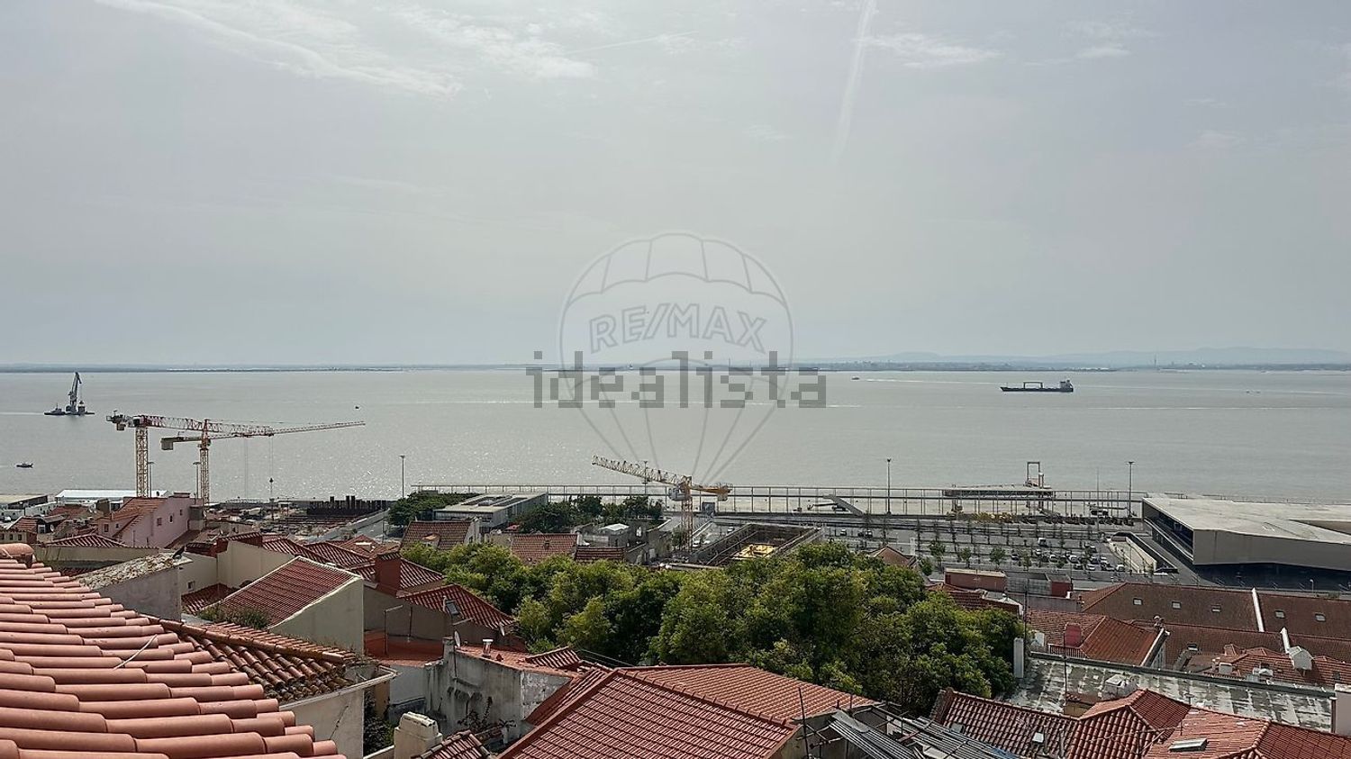 T0（单人公寓）出售在Rua de Santa Marinha - 视线