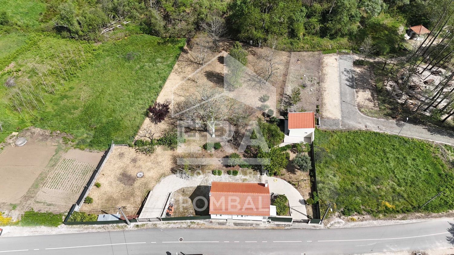 小楼房或独栋别墅出售在 Vila Cã - 照片