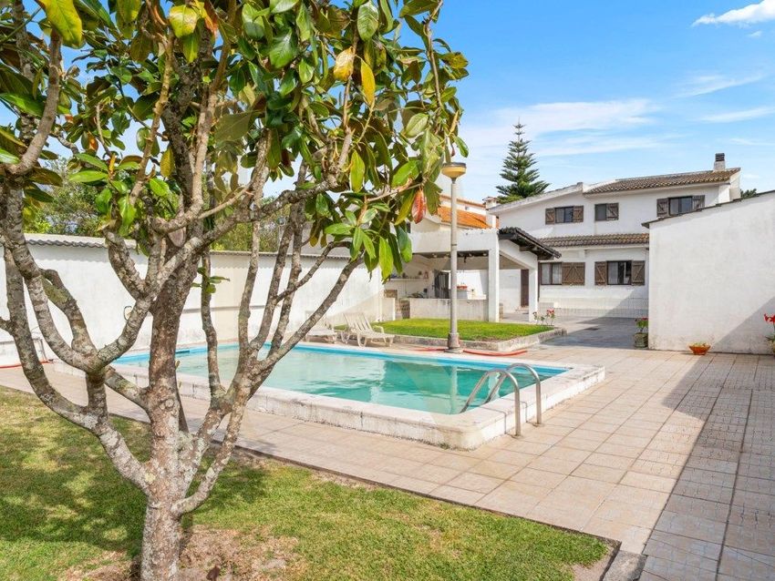 小楼房或独栋别墅出售在 Quinta da Lobateira