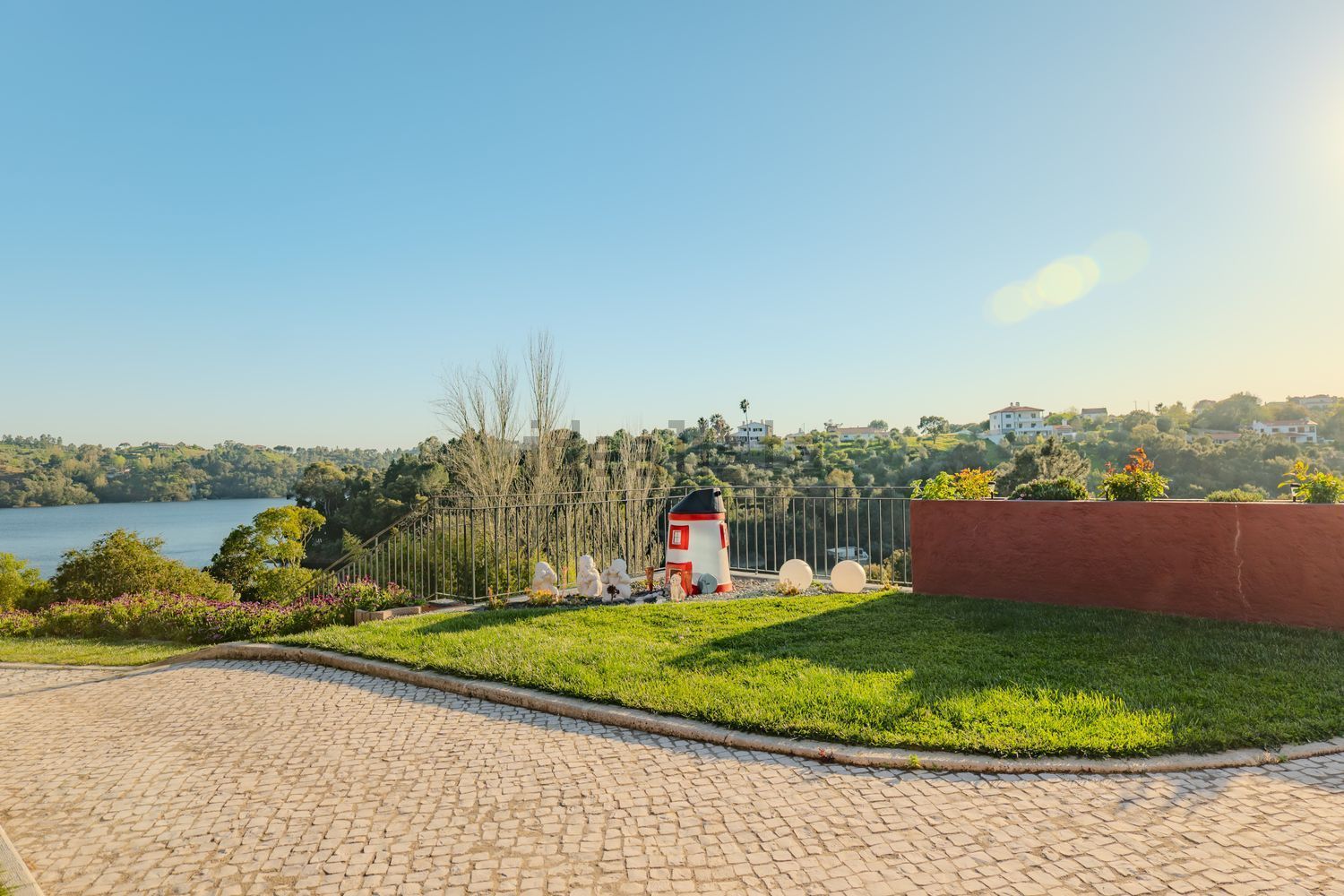 小楼房或独栋别墅出售在Rua Casalinho, 19 - 花园