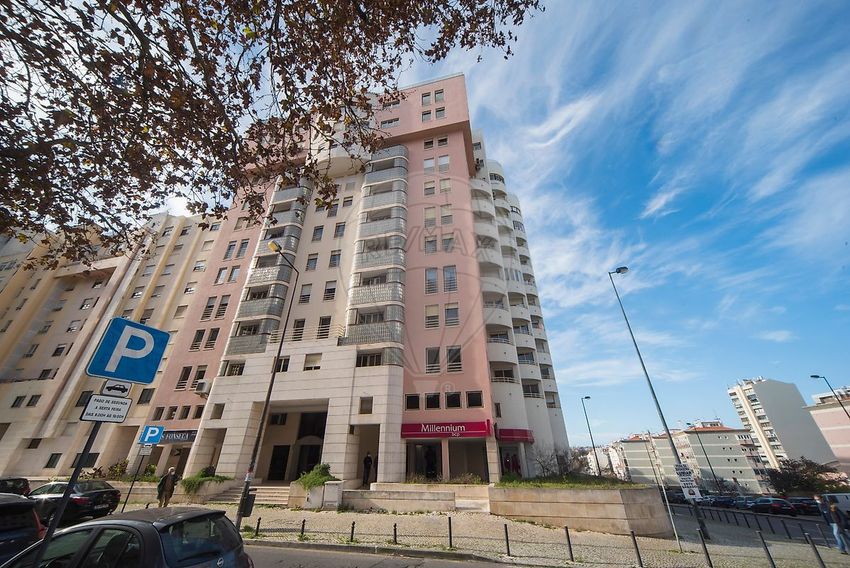 出租公寓 t4在Alameda das Linhas de Torres