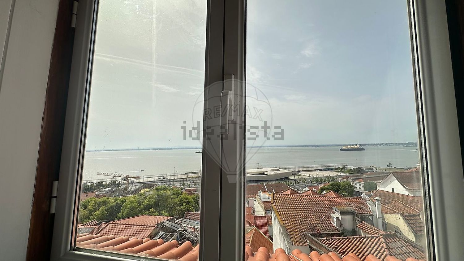 T0（单人公寓）出售在Rua de Santa Marinha - 阳台