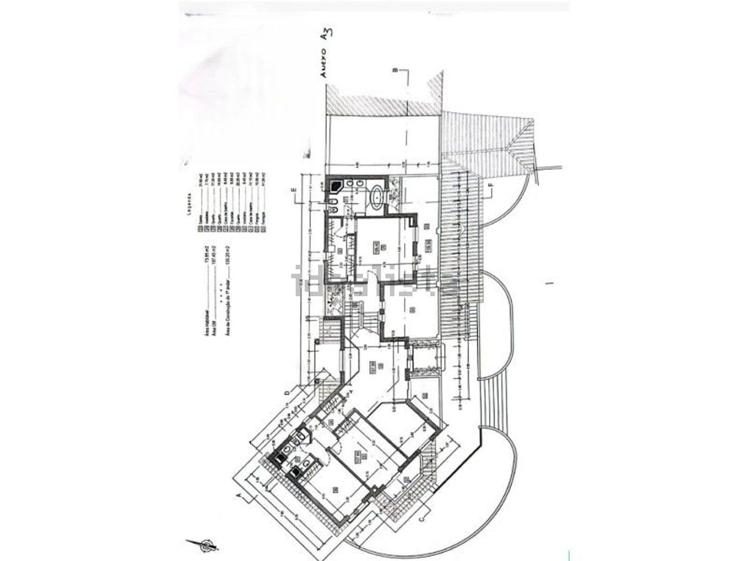 小楼房或独栋别墅出售在Rua de Loule - 平面图