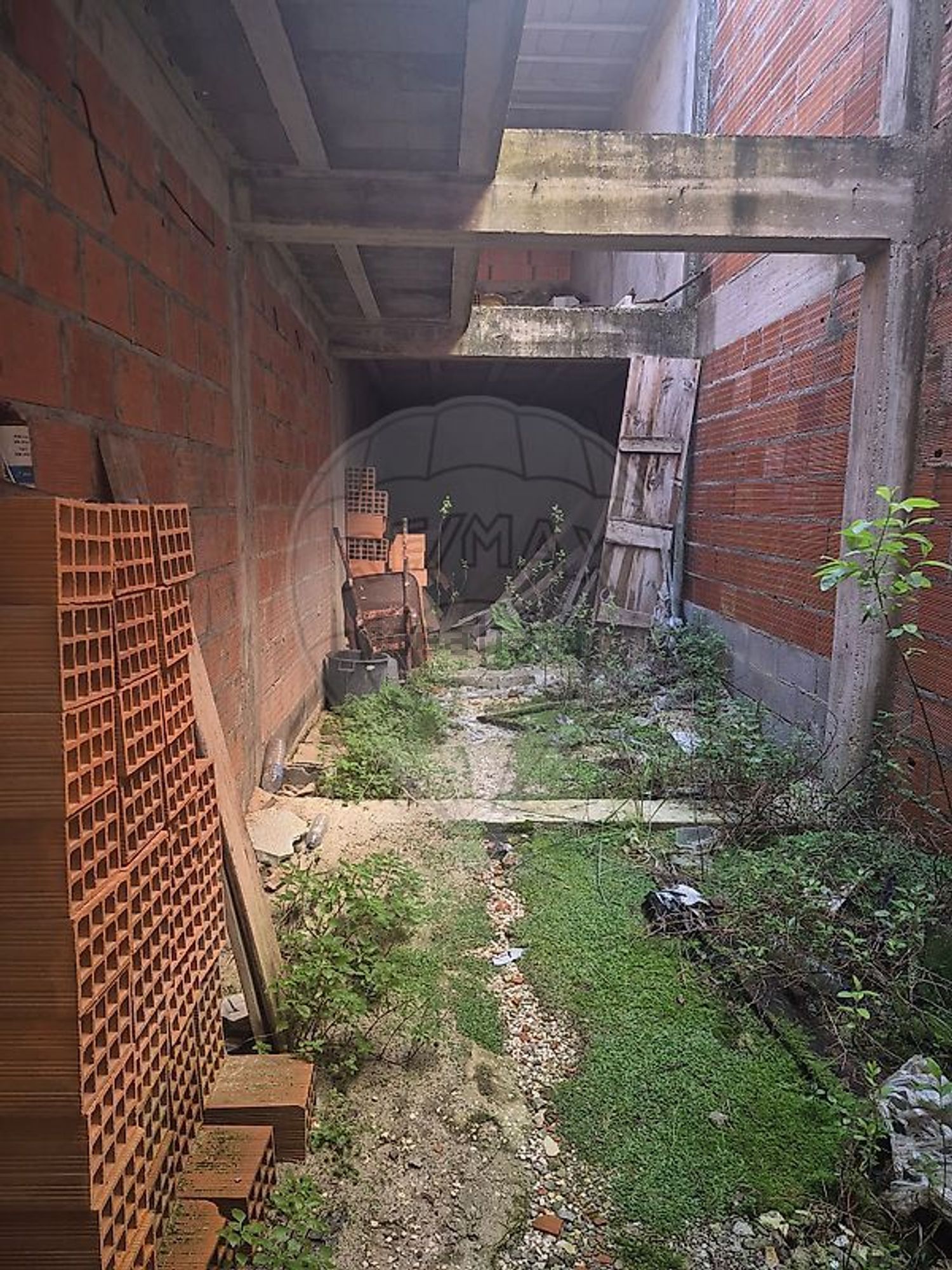 小楼房或独栋别墅出售在Rua de São Lourenço - 花园