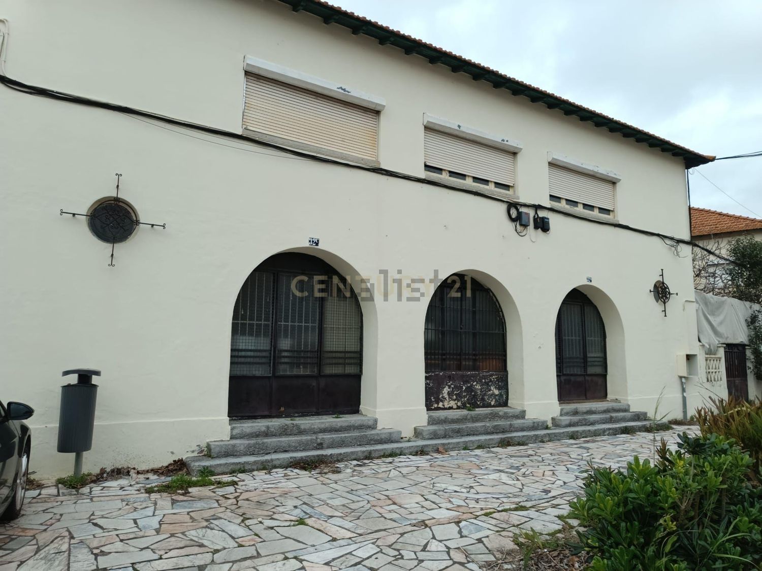 小楼房或独栋别墅出售在 Olivais - 外立面