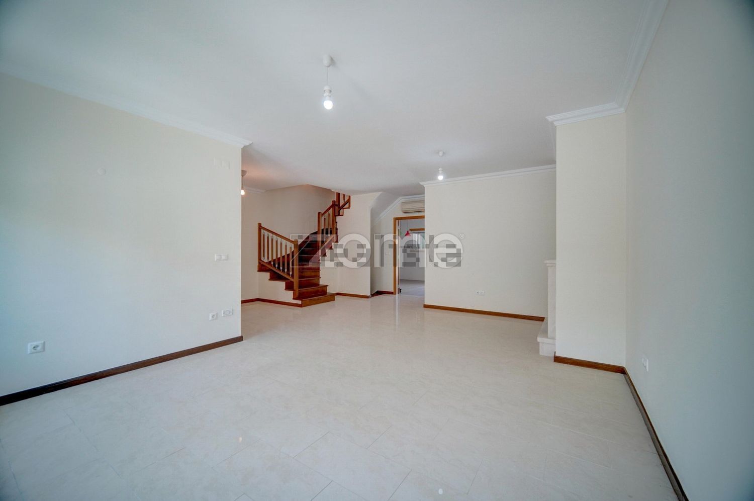 出租联排别墅在 R. da Ponderosa, 190 - 客厅