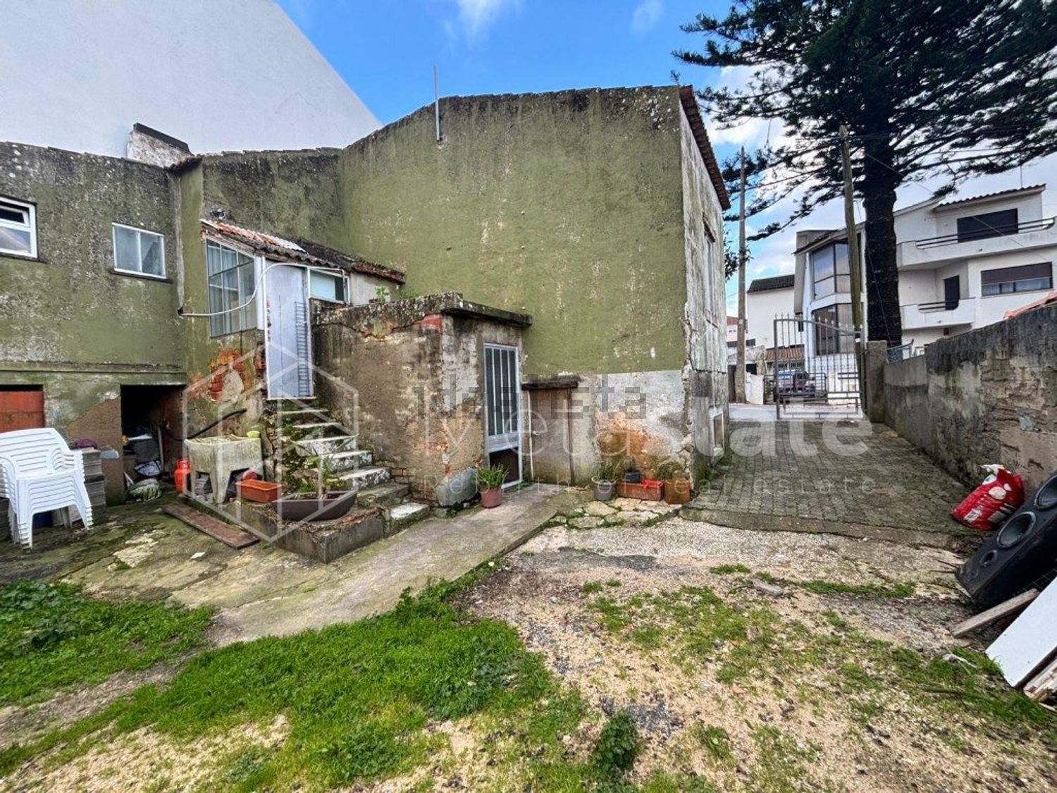 双拼别墅出售在Rua Arquitecto Cottinelli Telmo - 外立面