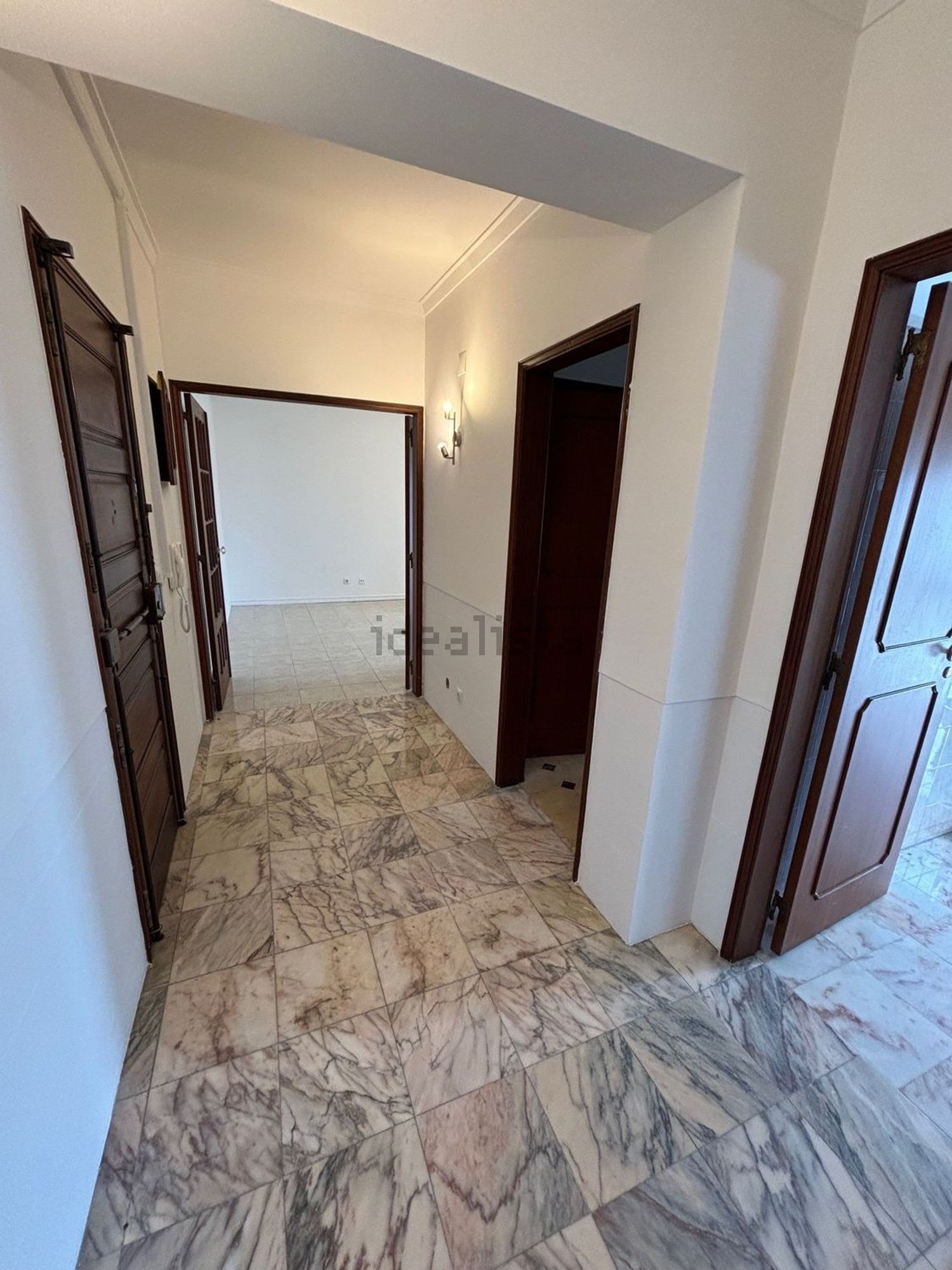 公寓 t2出售在Rua Torcato José Clavine, 17 - 前厅