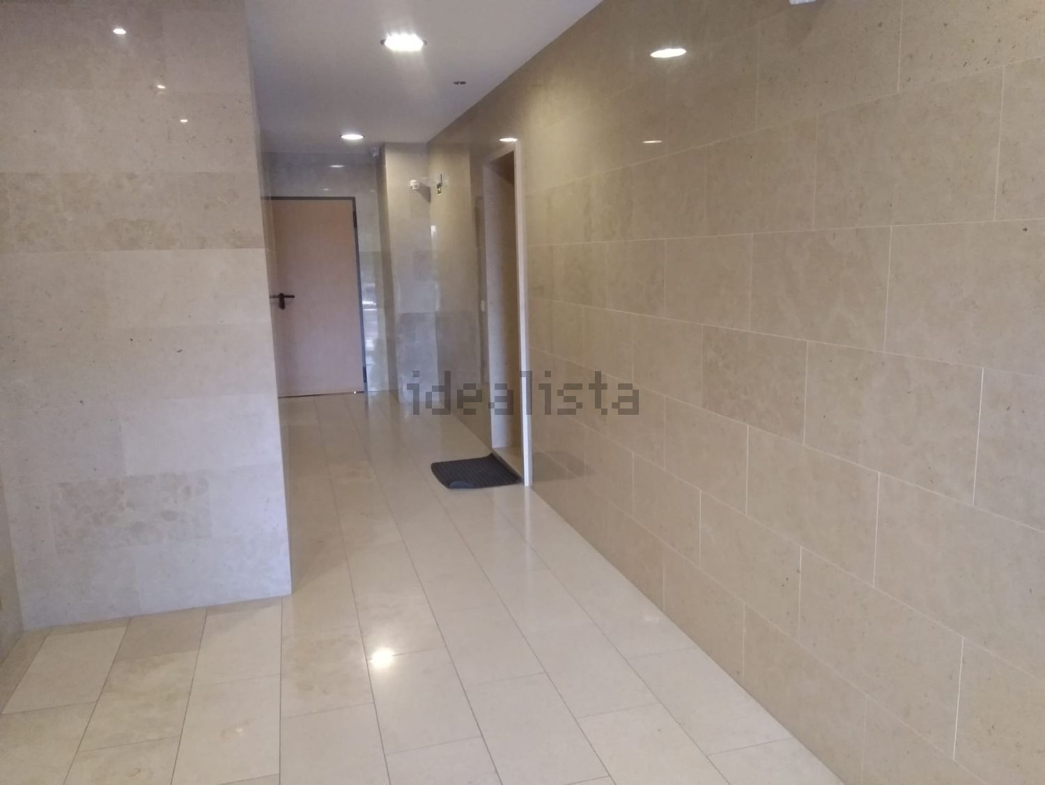 公寓 t2出售在Praça Bartolomeu Dias, 290 - 前厅