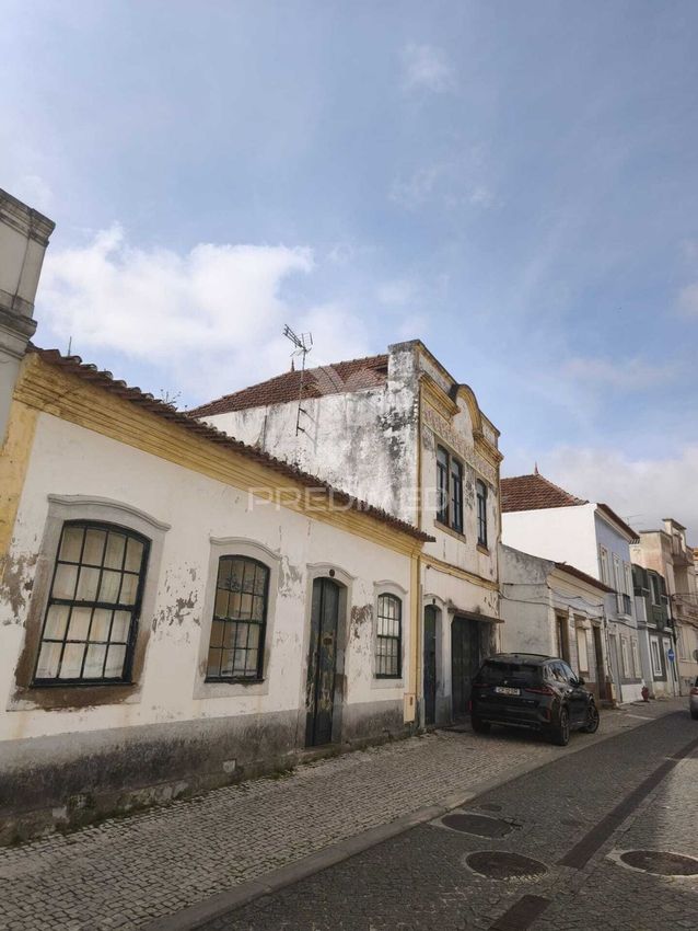 小楼房或别墅出售在 São Salvador