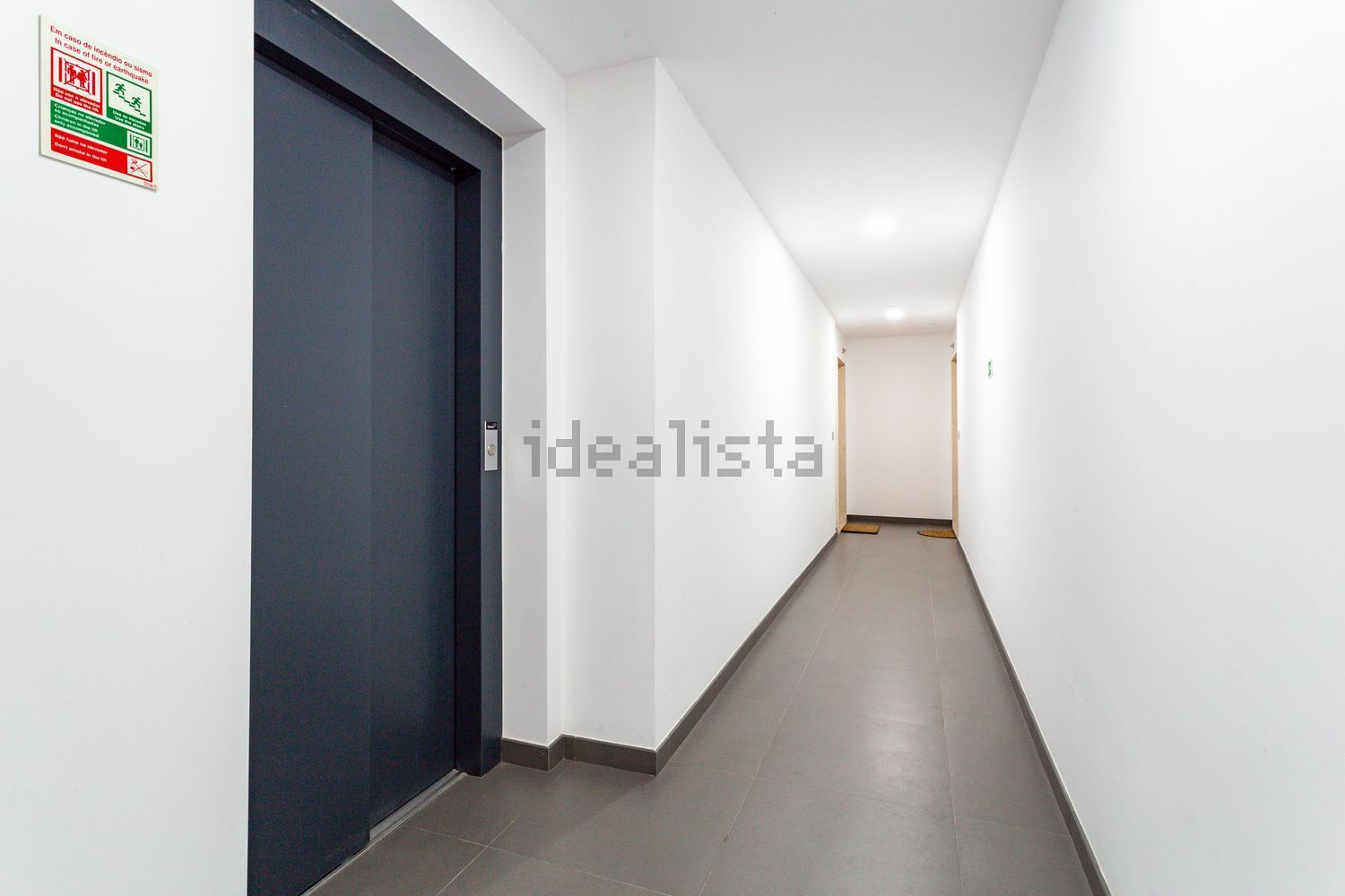 公寓 t1出售在Avenida dos Ferroviários, 85 - 过道