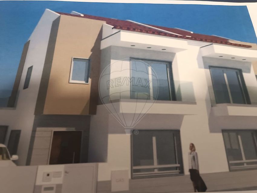 小楼房或独栋别墅出售在Rua Jardim Infantil