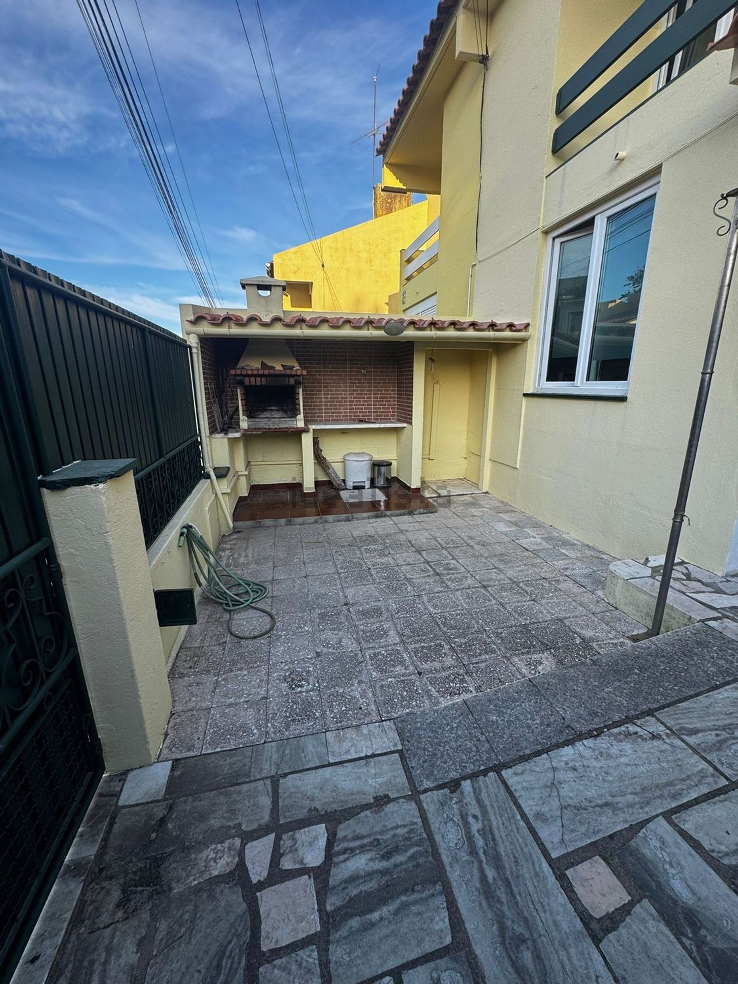 出租双拼别墅在Rua Barbosa do Bocage, 63 - 外立面