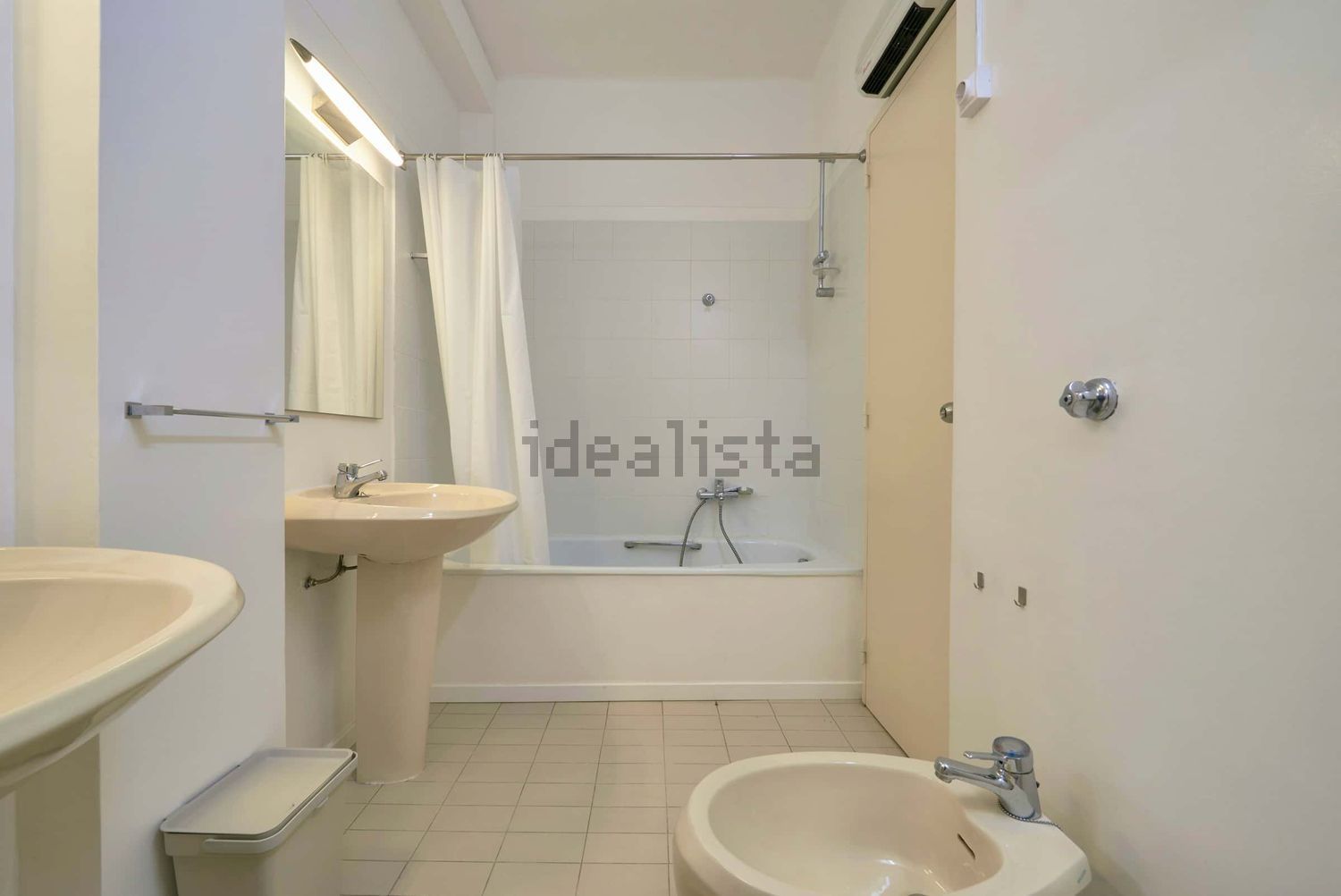 出租房间在 Prazeres - Maria Pia - 卫生间