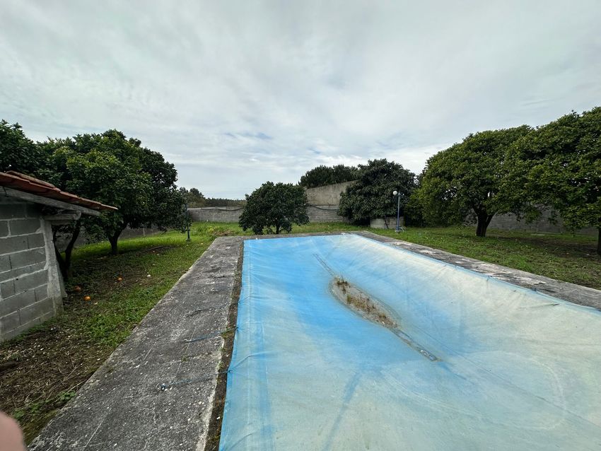 小楼房或独栋别墅出售在Rua do Campo de Futebol, 74