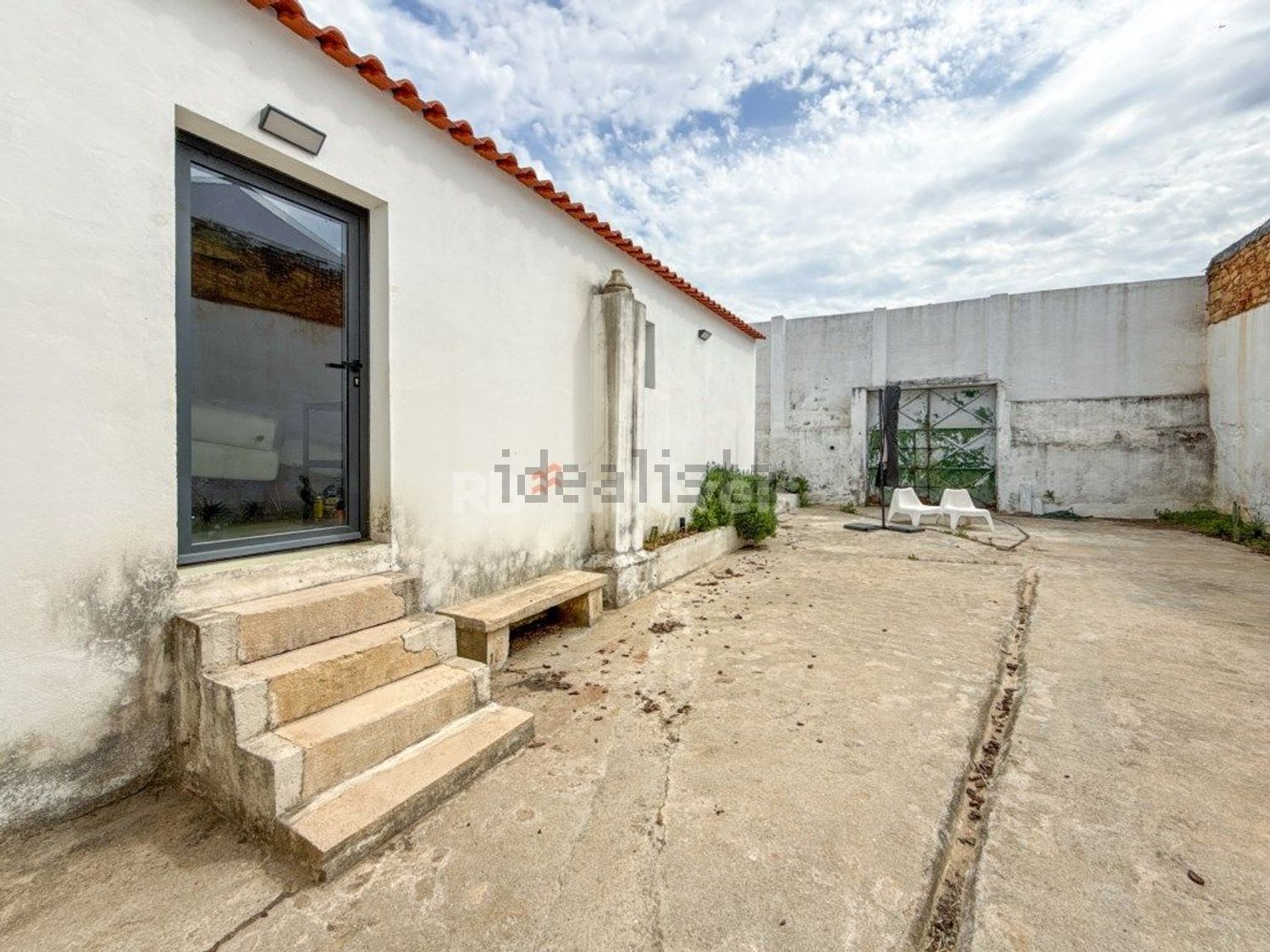 小楼房或独栋别墅出售在 Tomar e Santa Maria dos Olivais - 外立面