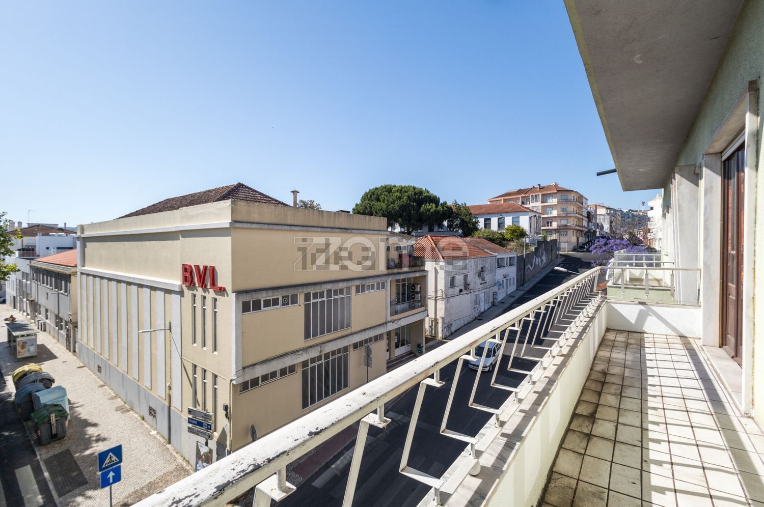 公寓 t2出售在Avenida Doutor António Carvalho de Figueiredo, 33 - 门廊