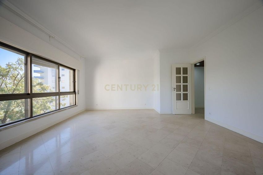 出租公寓 t2在Alameda António Sérgio, 4
