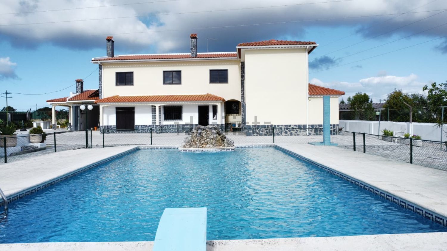 小楼房或独栋别墅出售在 Pinhal do General - 游泳池