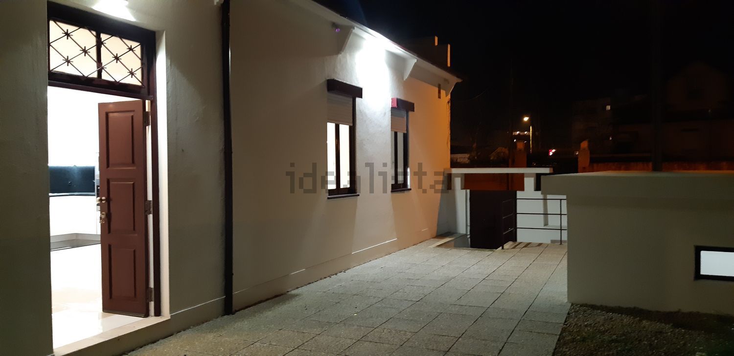 出租小楼房或独栋别墅在Rua direita de pereiro, 6 - 外立面