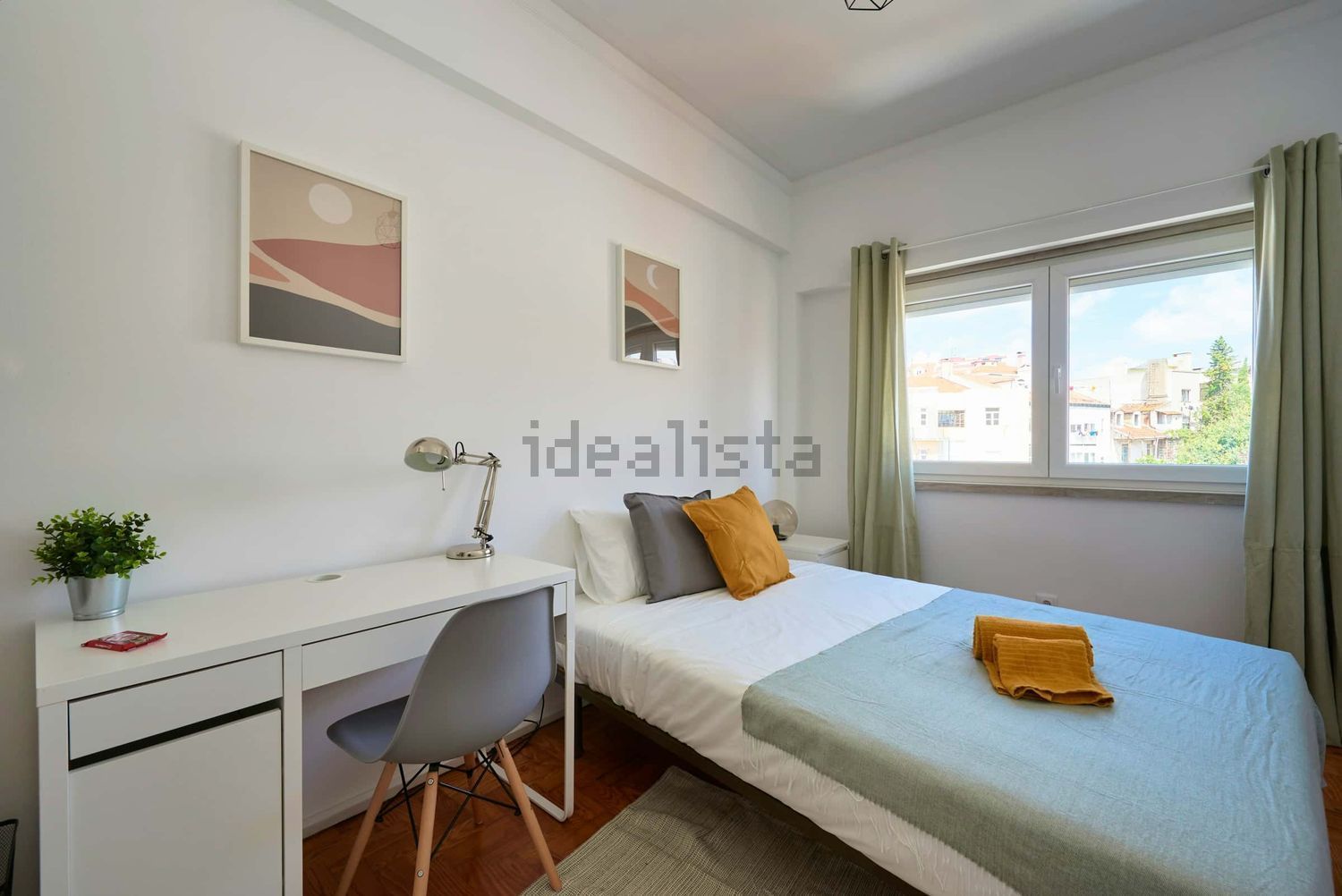 出租房间在 Prazeres - Maria Pia - 客厅