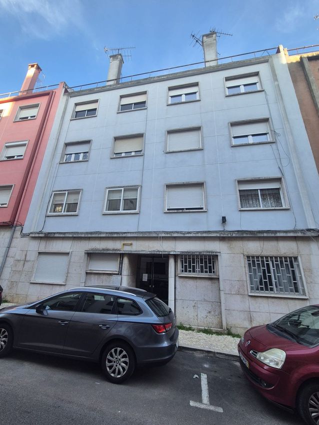公寓 t2出售在Rua Cláudio Nunes, 48
