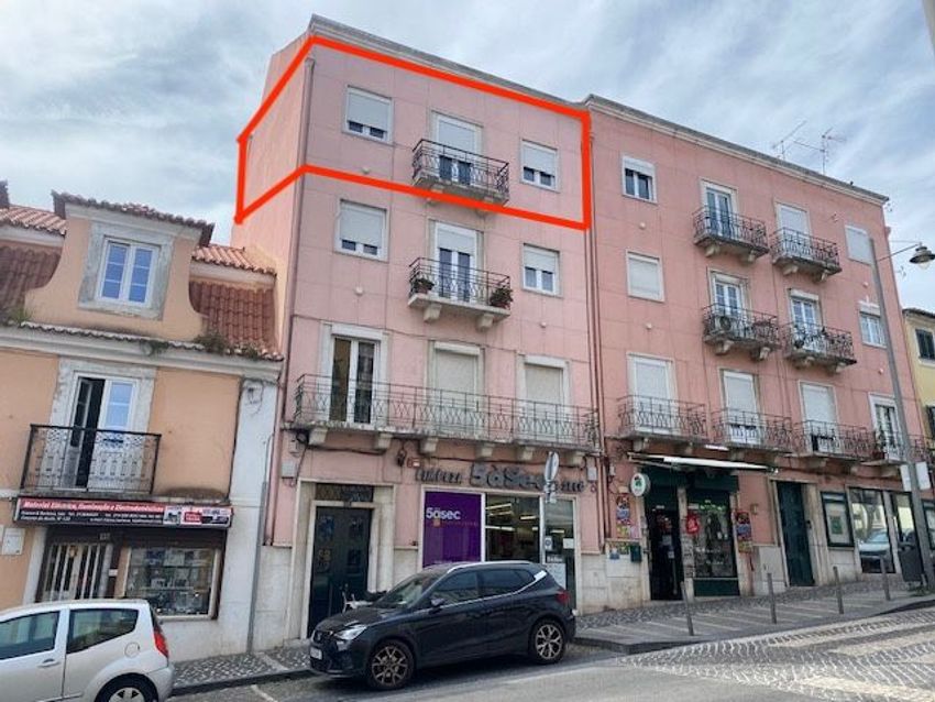 公寓 t2出售在 Calçada da Ajuda, 135 n