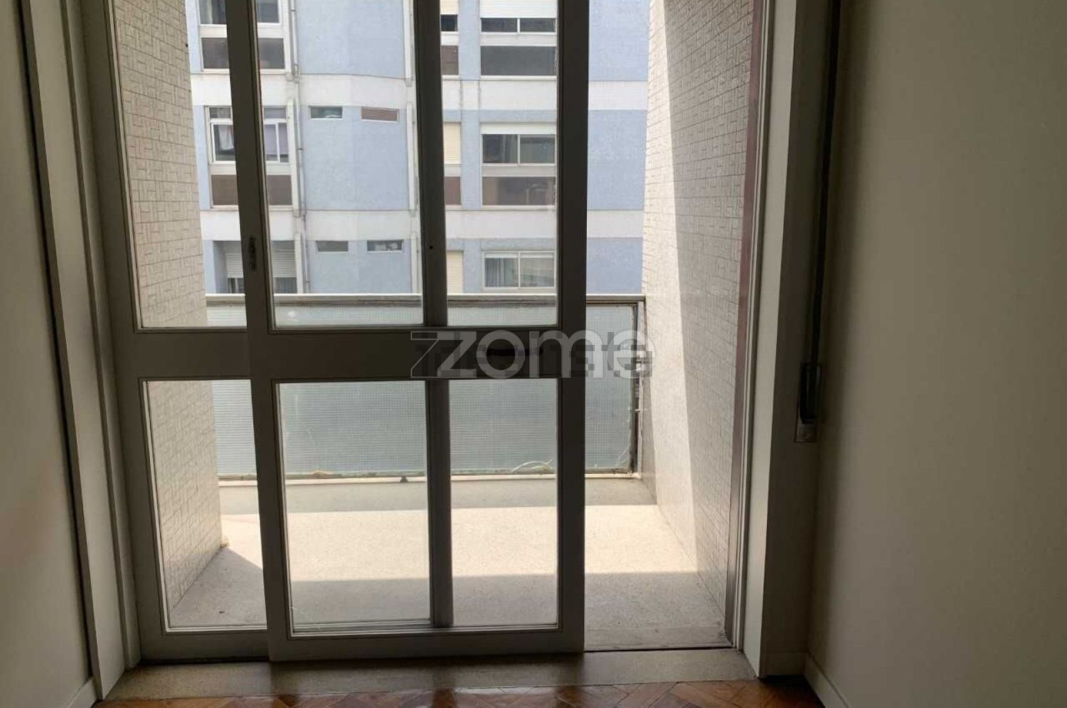 出租公寓 t2在Rua de Serpa Pinto, 693 - 门廊