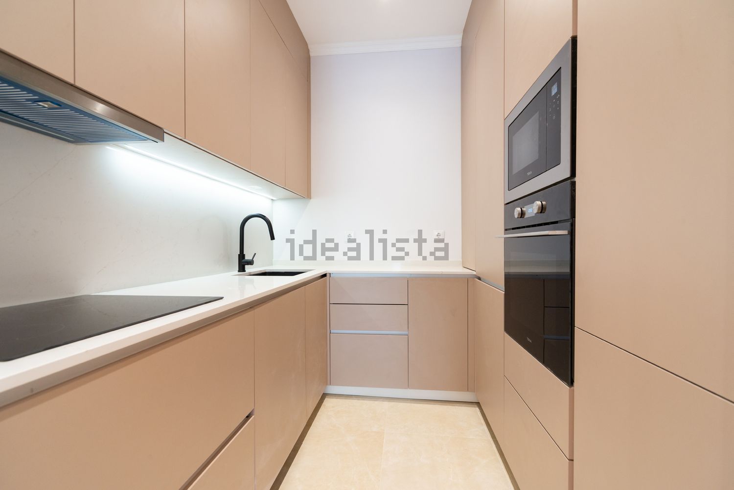 出租公寓 t2在Rua do Conde de Redondo, 92 - 厨房