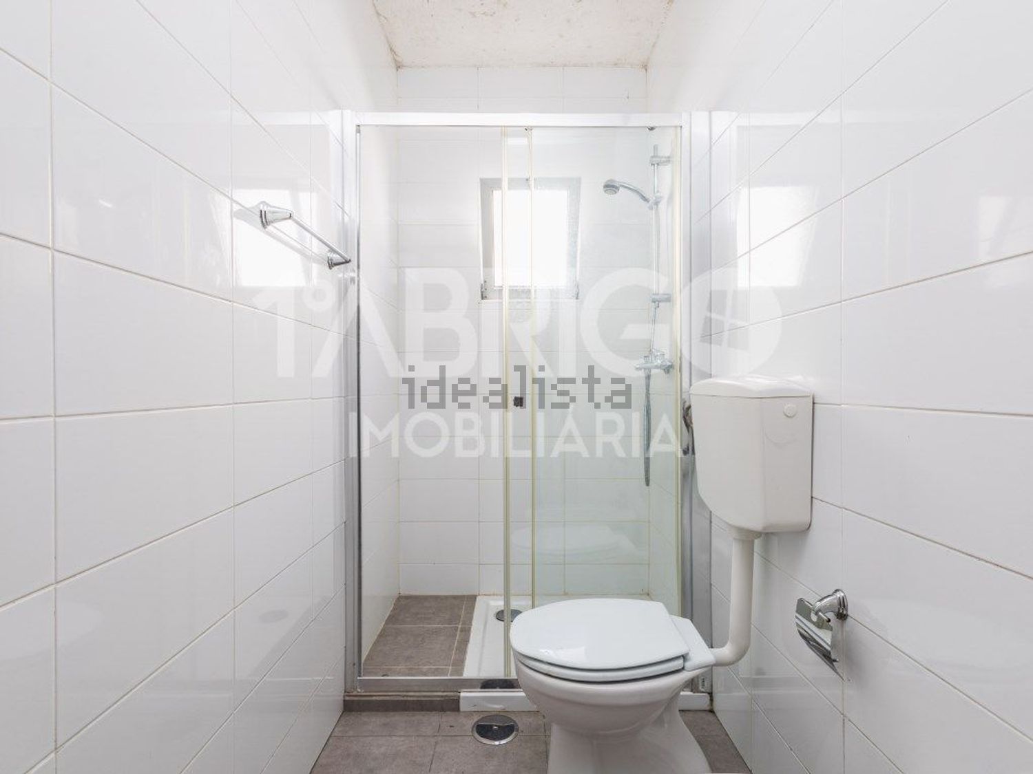 小楼房或独栋别墅出售在Travessa João Orfão Soares, 121 - 卫生间
