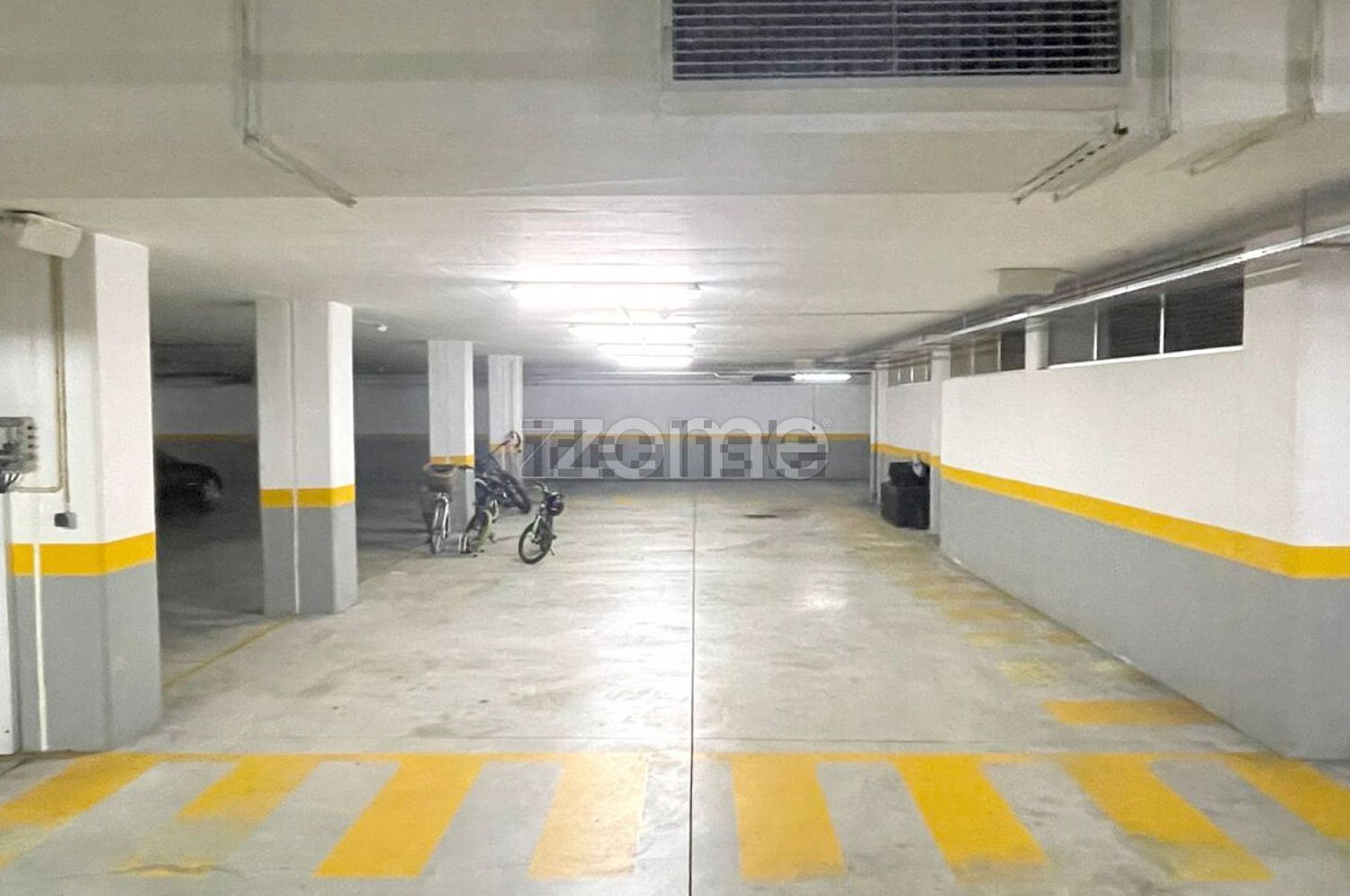 出租公寓 t4在Avenida do Parque, 401 - 停车位