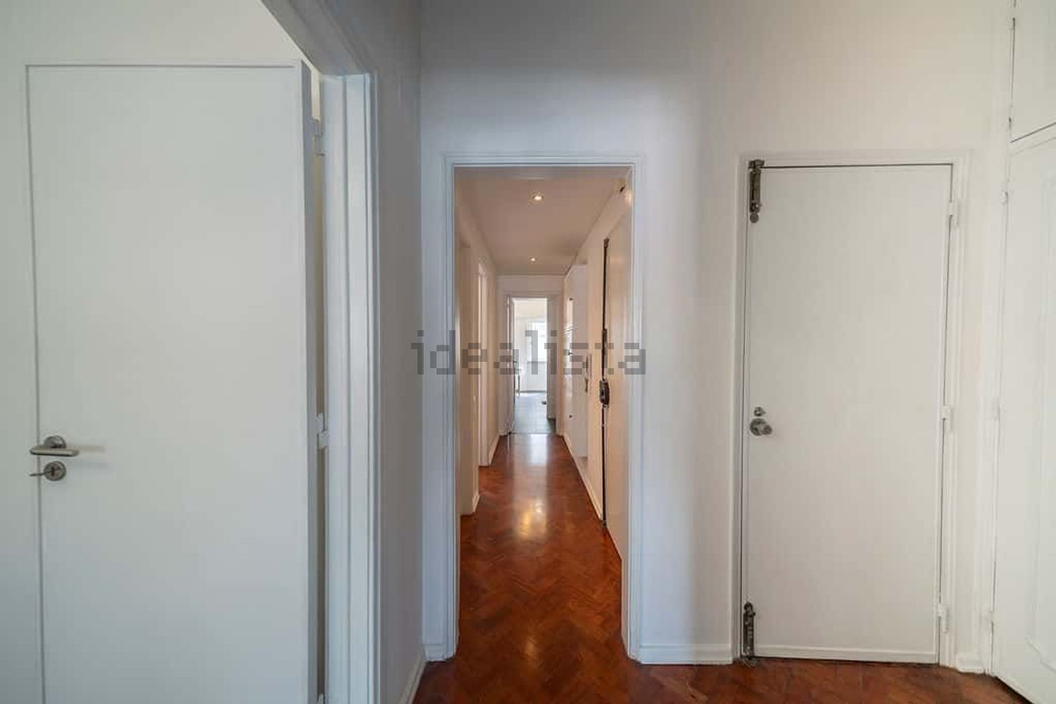 出租公寓 t3在Rua do Conde de Redondo, 127 - 过道
