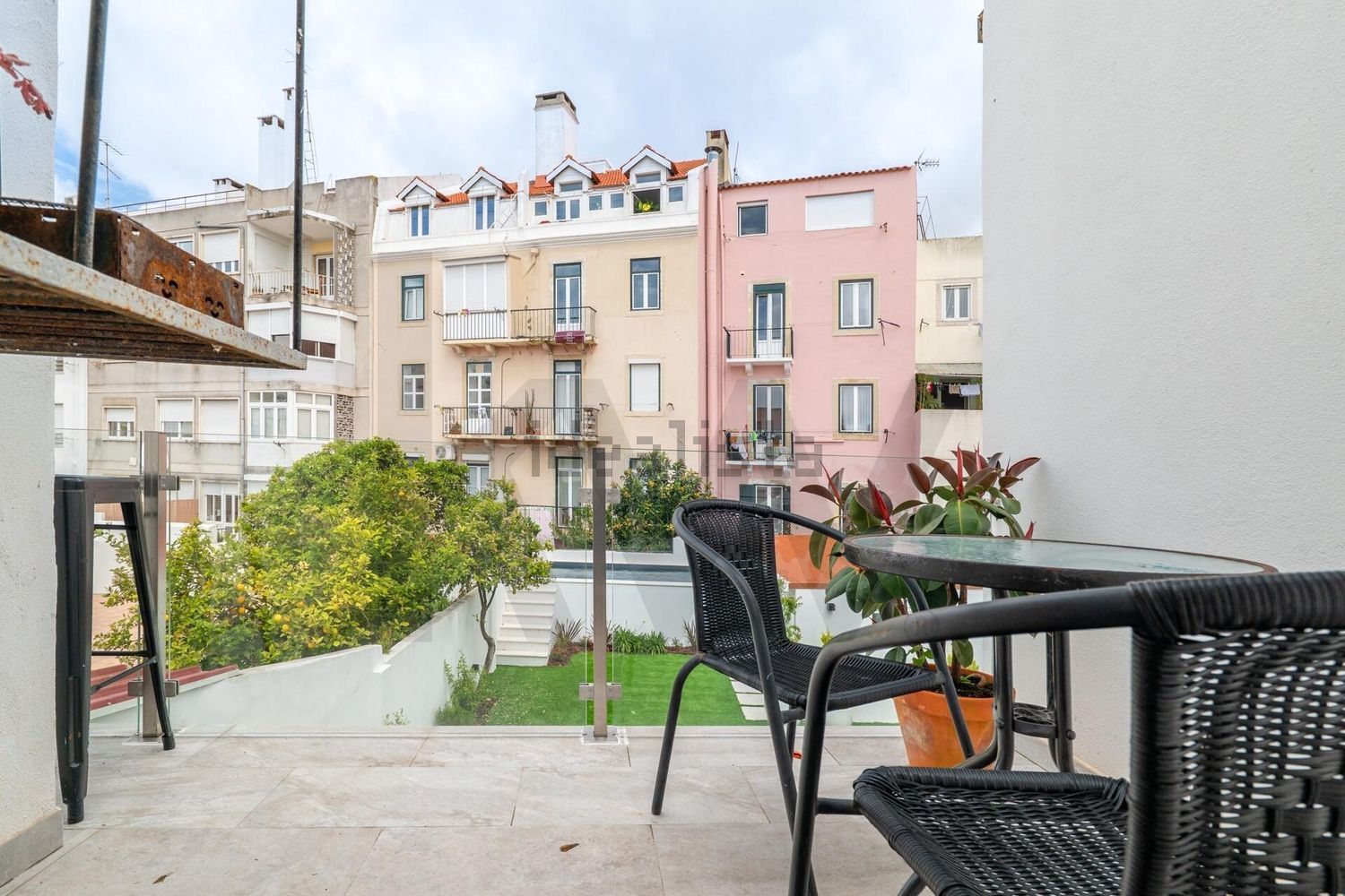 出租公寓 t1在Rua Saraiva de Carvalho, 160 - 阳台
