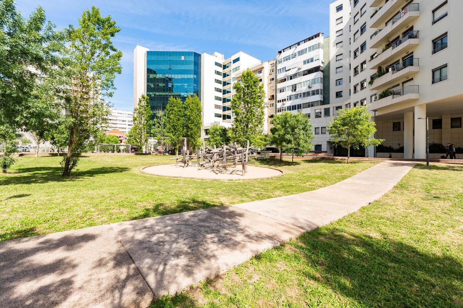 公寓 t2出售在Avenida Columbano Bordalo Pinheiro, 5 - 花园